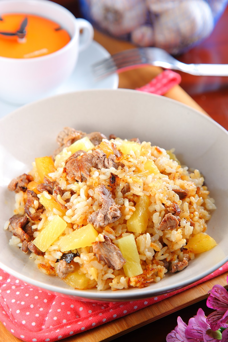菠萝牛炒饭/面 Fried Pineapple Rice/Noodle with Steak