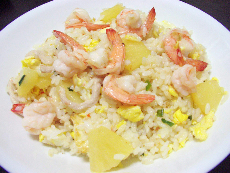 菠萝虾炒饭/面 Fried Pineapple Rice/Noodle with Shrimp