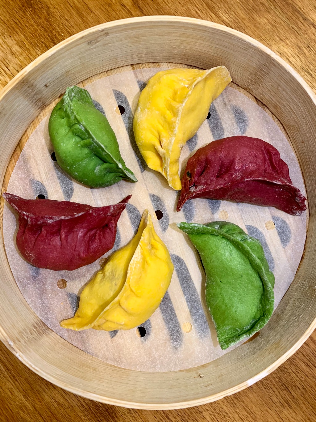 彩色拼盘蒸饺（12个） 鸡肉玉米馅 牛肉胡萝卜馅 虾仁馅—冷冻